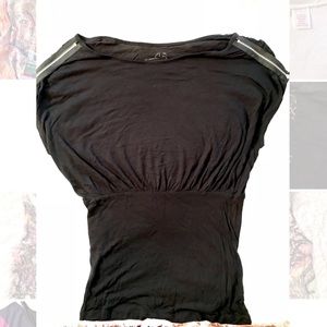 Zipper Should Detailed Top